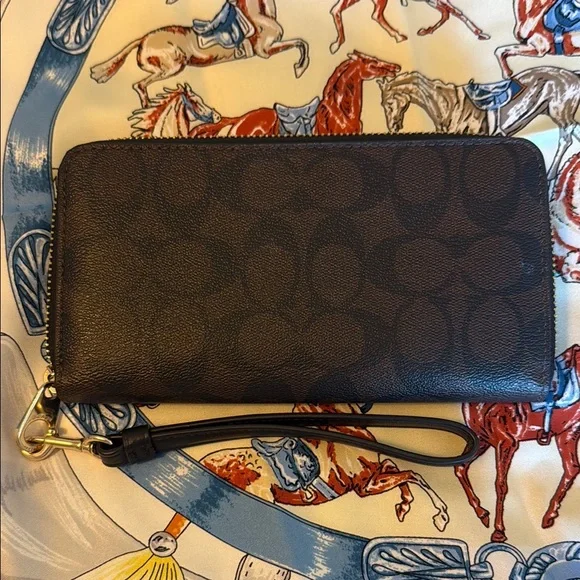 Coach Wristlet Wallet - Picture 7 of 8